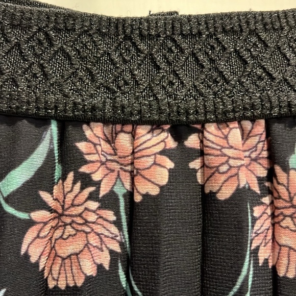 EUC Desigual pull on black floral print elastic waist micro pleat lined skirt - Picture 5 of 11